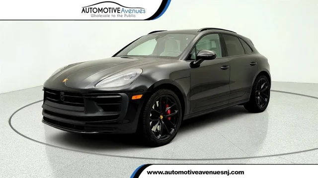 2024 Porsche Macan GTS w/ Premium Plus & Sport Chrono Pkgs + 21'' Wheels