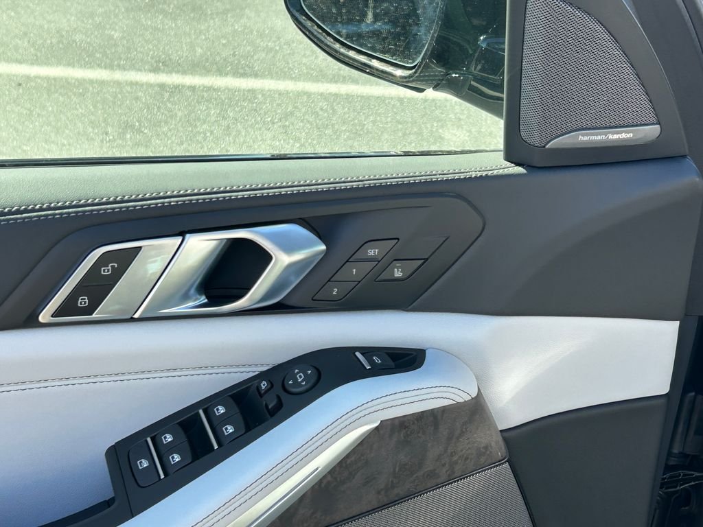 New 2026 Dravit Grey Metallic BMW xDrive50e image 12