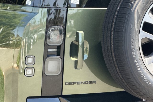 New 2026 Woolstone Green Land Rover X-Dynamic SE image 25