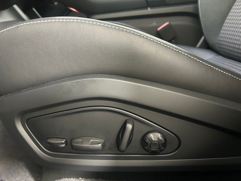 2025 Porsche Taycan S - Photo 27