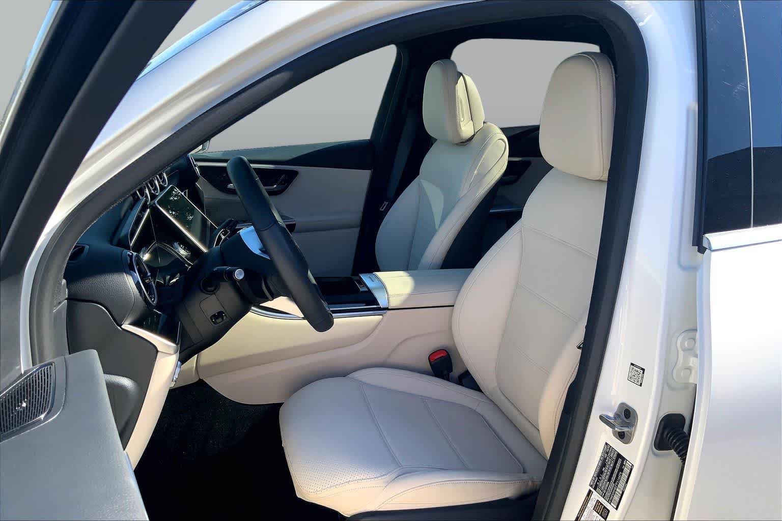 Certified Used 2026 Polar White Mercedes-Benz GLC 300 image 9