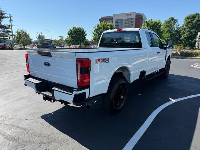 Used 2025 White Ford XL image 7