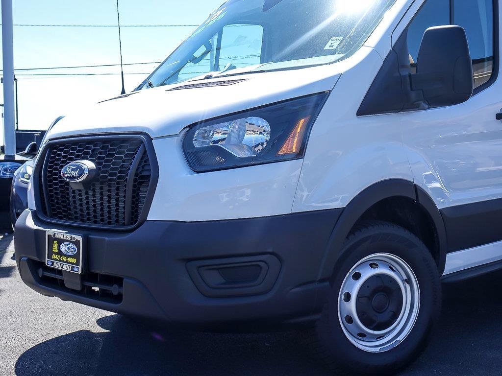 Used 2025 Oxford White Ford Base image 3