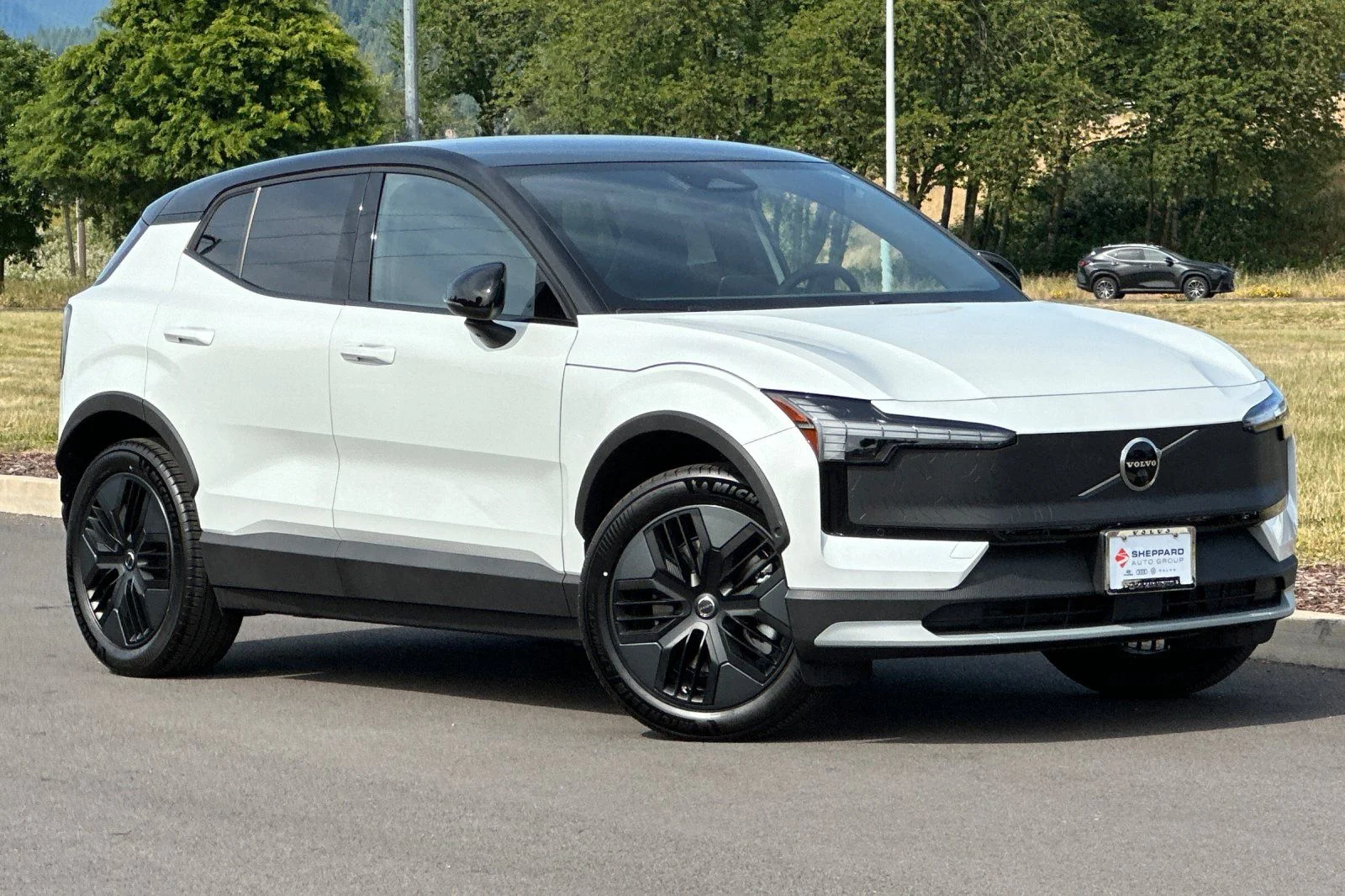 2026 Volvo EX30 Twin Motor Cross Country Ultra's photo