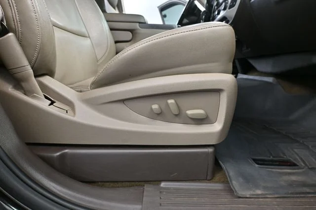 Used 2014 Black GMC SLT image 44