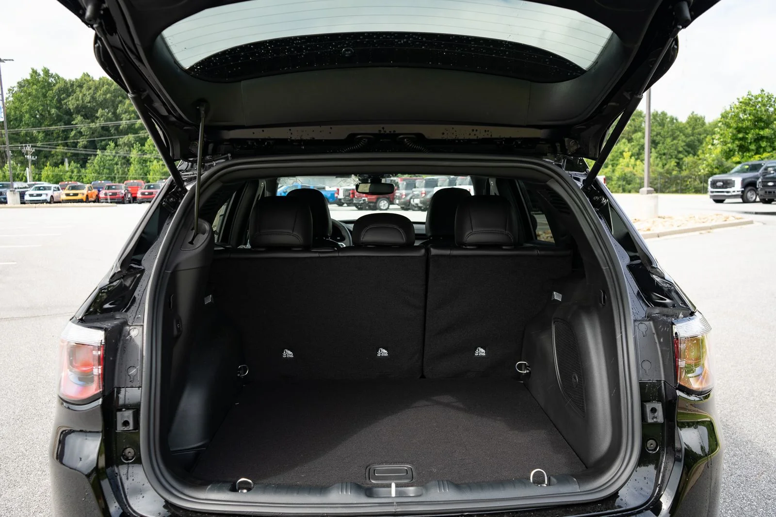 New 2026 Diamond Black Crystal Pearl-Coat Exterior Paint Jeep Trailhawk image 9