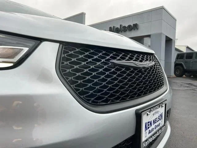2026 Chrysler Pacifica Limited - Photo 18