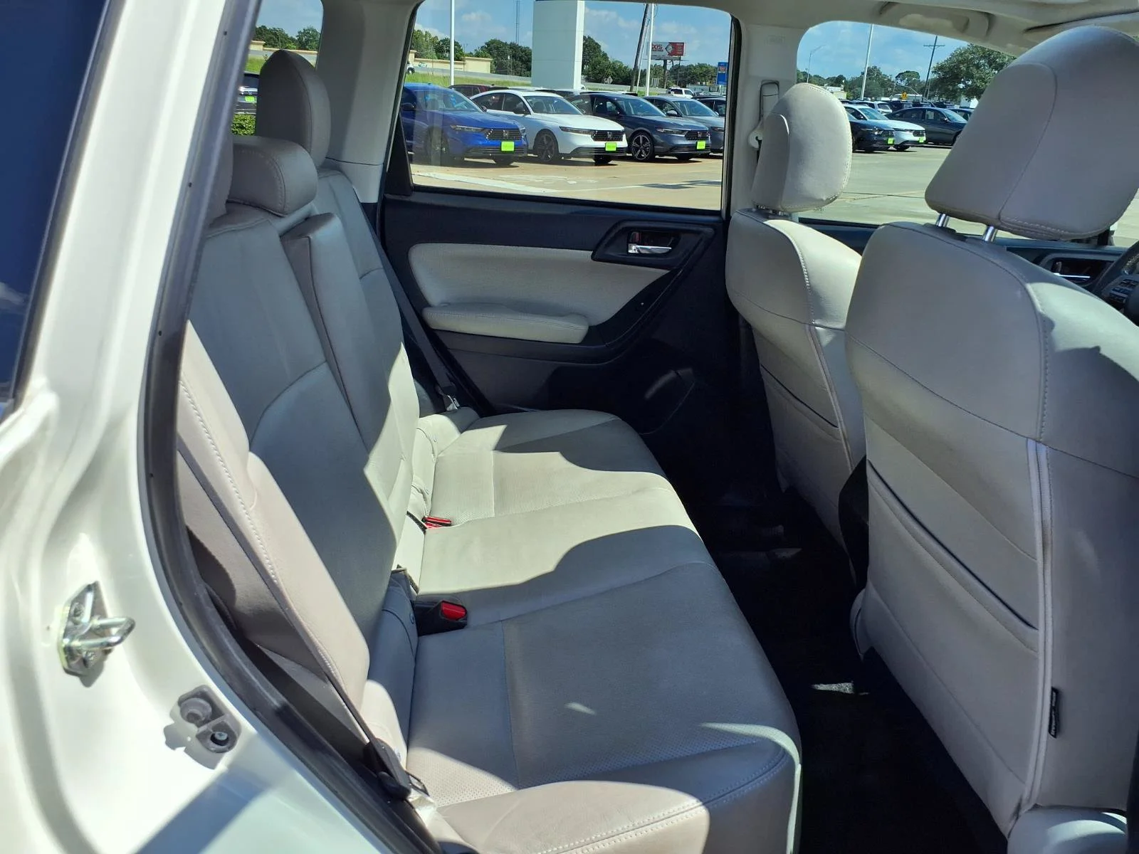 Used 2015 White Subaru 2.5i Limited image 16