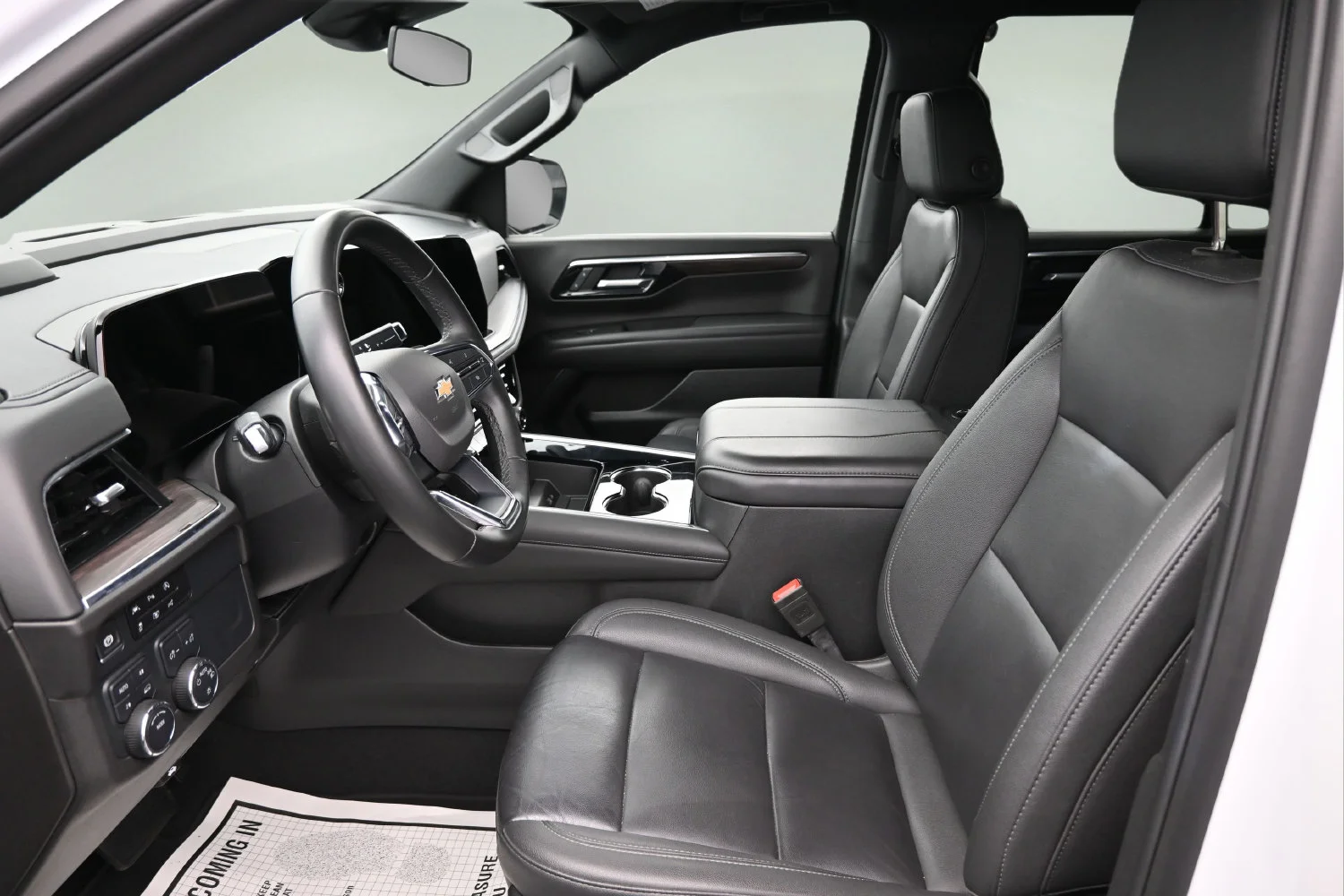 Used 2025 Summit White Chevrolet LT image 26