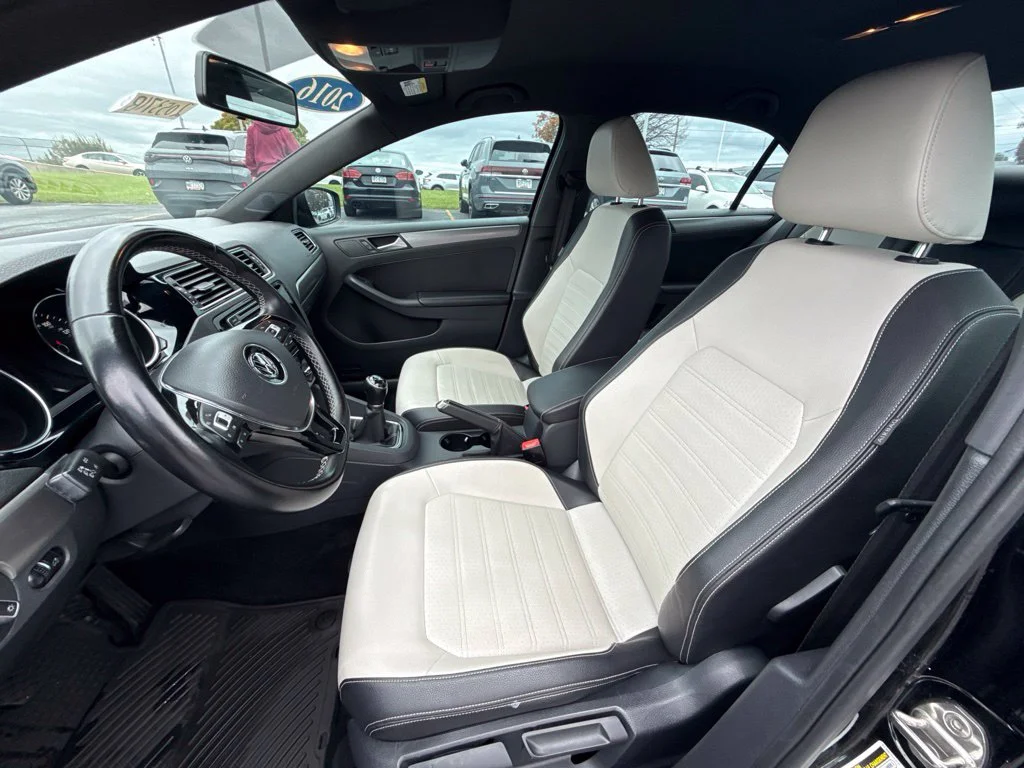 Used 2016 Black Uni Volkswagen 1.8T Sport image 17