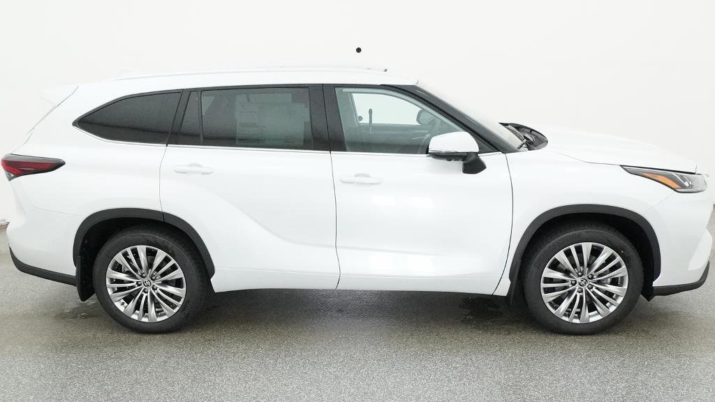 New 2026 Wind Chill Pearl Toyota Platinum image 14