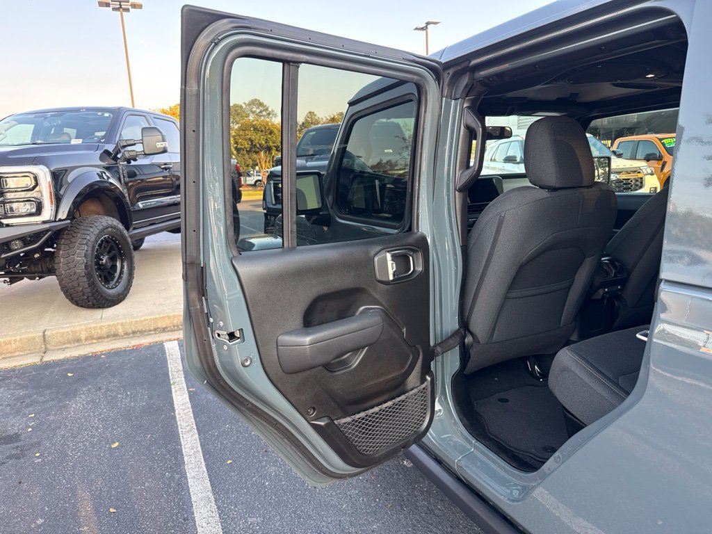 Used 2025 Gray Jeep Nighthawk image 17