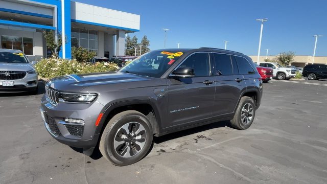 Used 2023 Gray Jeep BASE image 3
