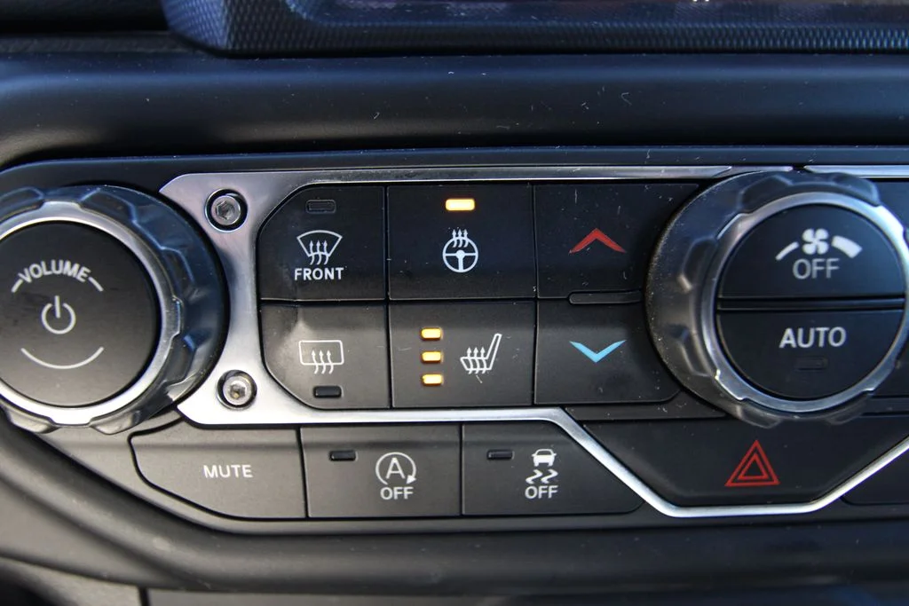 Used 2019 Black Jeep Unlimited Sahara image 13