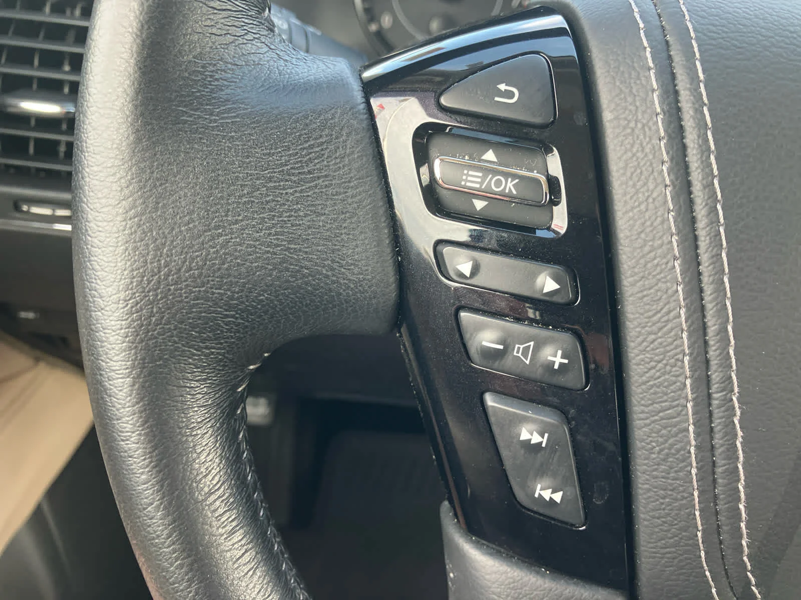 Used 2024 Aspen White Tricoat Nissan Platinum image 17
