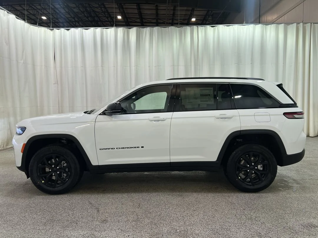 2026 Jeep Grand Cherokee Laredo - Photo 6