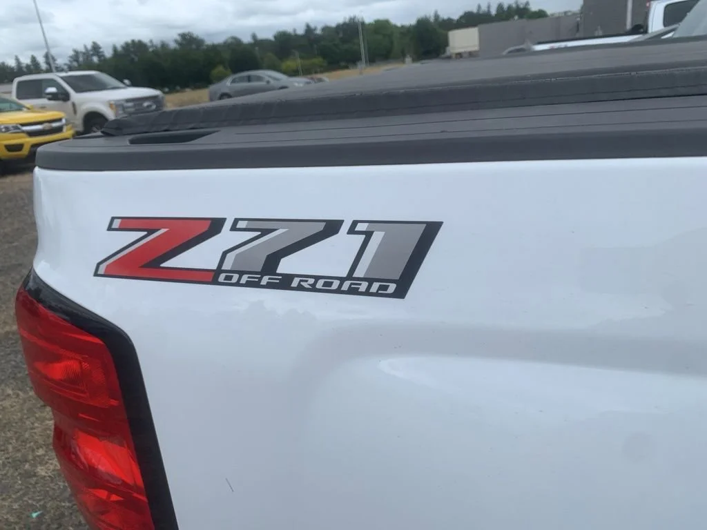 Used 2018 SUMMIT WHITE Chevrolet LT image 8