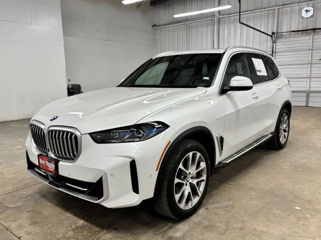 Used 2024 White BMW sDrive40i image 3