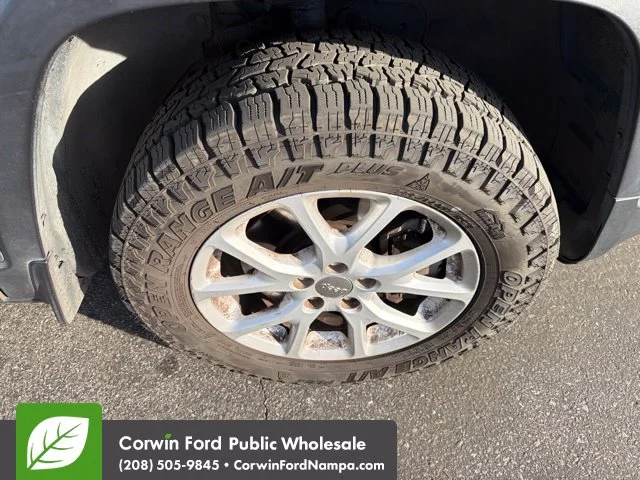 Used 2015 Gray Jeep Latitude image 11