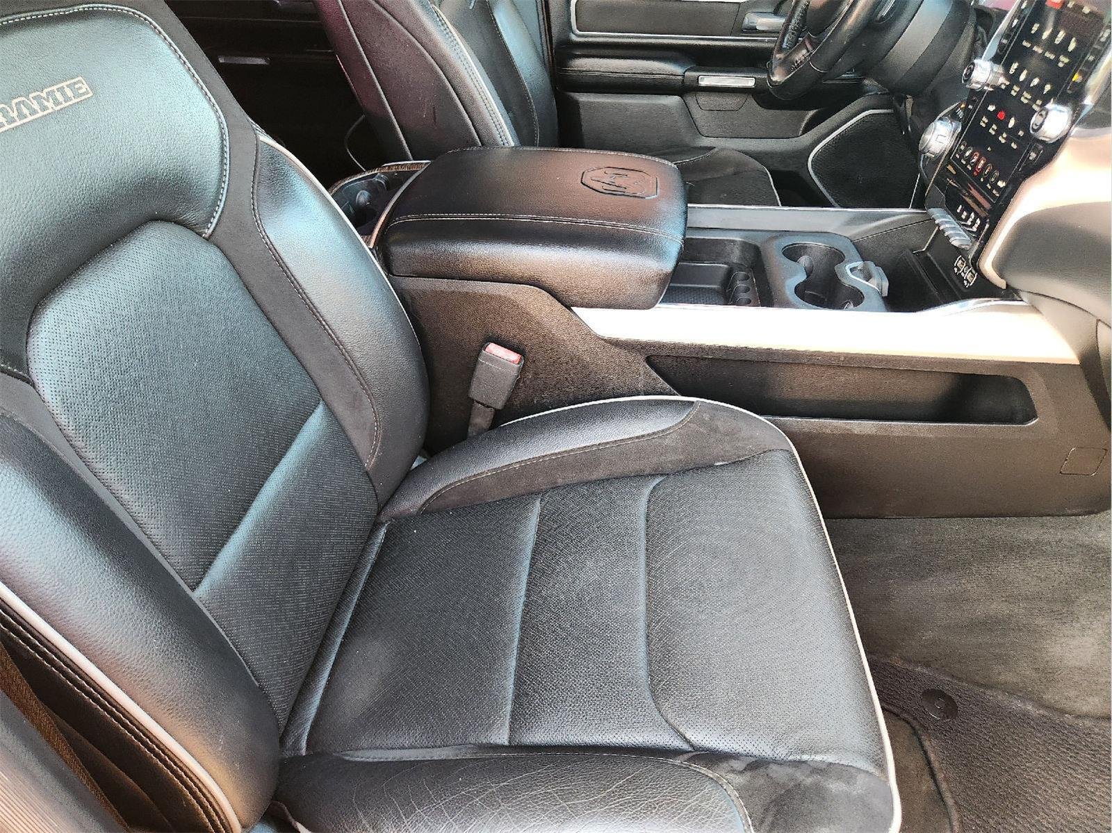 Used 2020 Diamond Black Crystal Pearlcoat Ram Laramie image 13