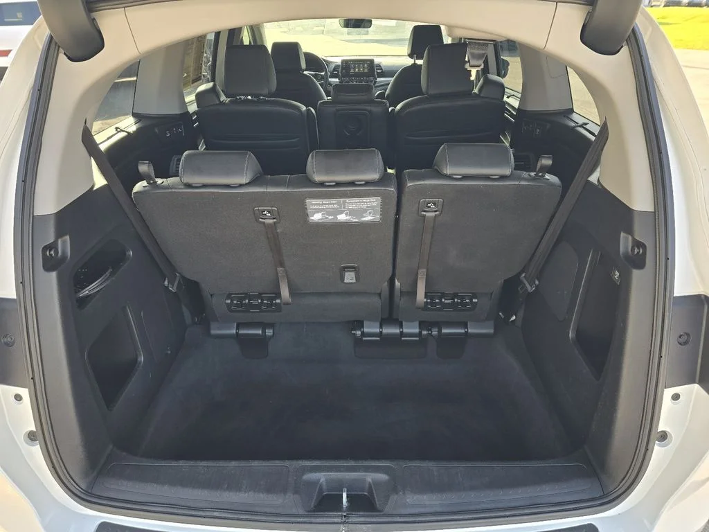 Used 2023 Platinum White Pearl Honda Touring image 26