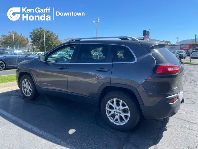 Used 2015 Granite Crystal Metallic Clearcoat Jeep Latitude image 1