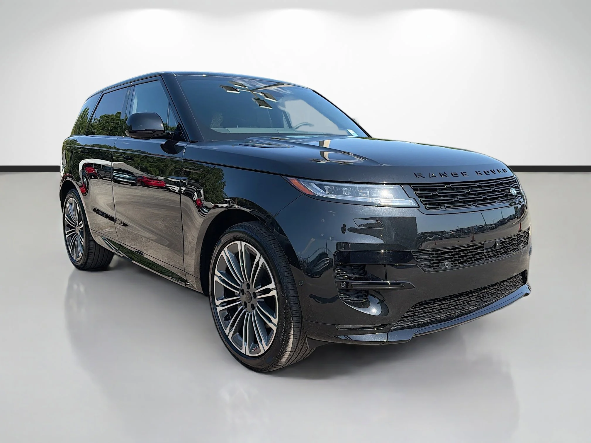 New 2026 Santorini Black Metallic Land Rover Dynamic SE image 7