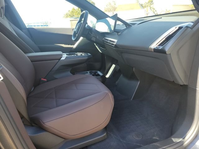 2026 BMW iX 45 - Photo 10