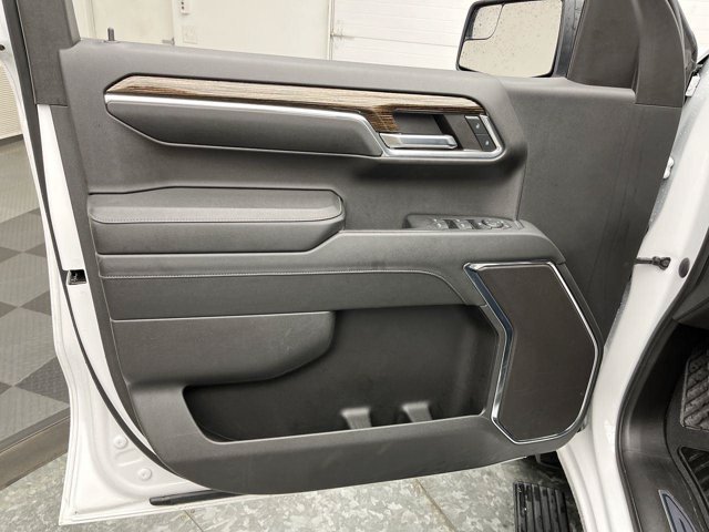 Used 2024 Summit White GMC Elevation image 8