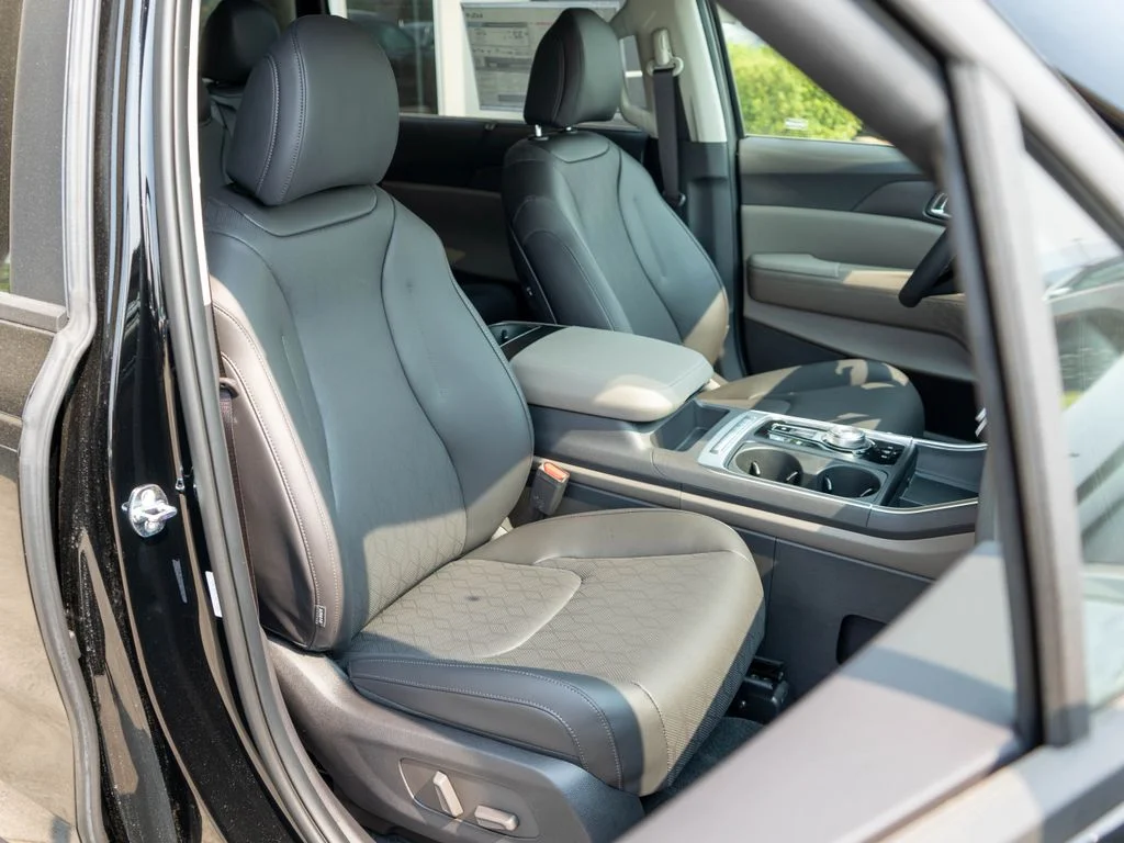New 2026 Aurora Black Pearl Kia EX image 9