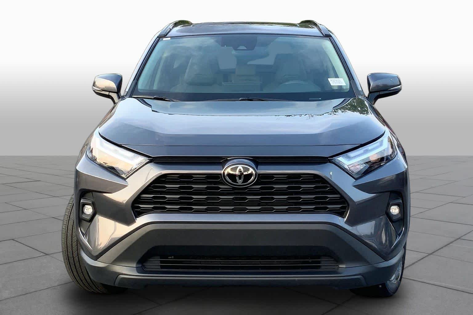 Used 2024 Magnetic Gray Metallic Toyota XLE Premium image 4