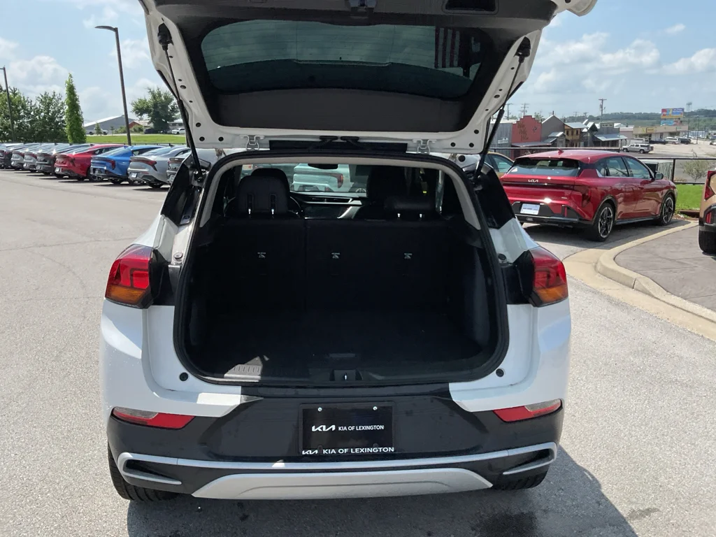 Used 2020 White Frost Tricoat Buick Select image 14