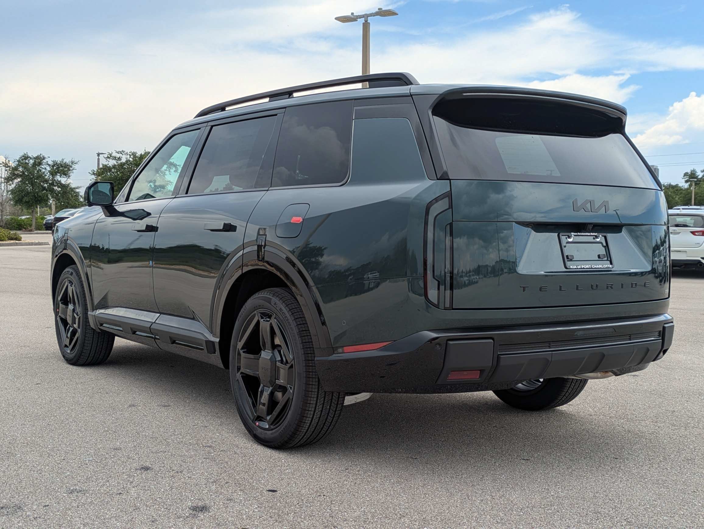 New 2027 Black Jade Green Kia X-Line SX image 7