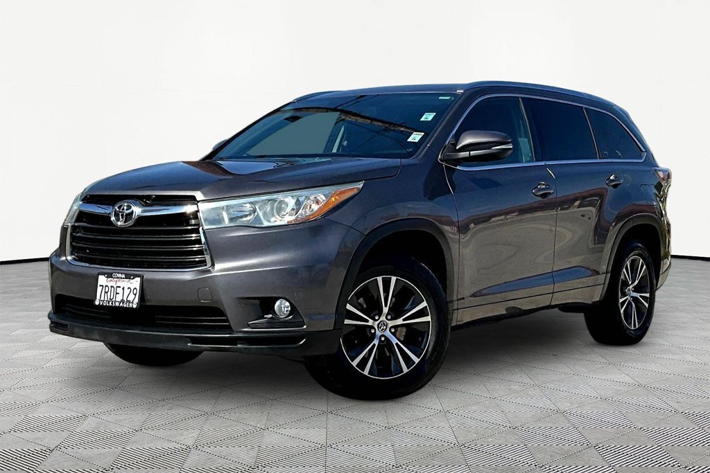 Used 2016 Gray Toyota XLE V6 image 3