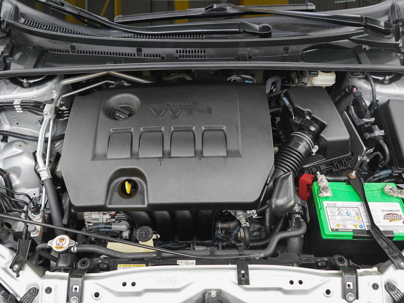 Used 2017 Classic Silver Metallic Toyota Xle image 28