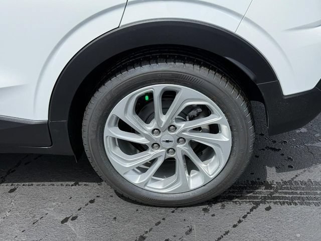 New 2027 Summit White Chevrolet LT image 5