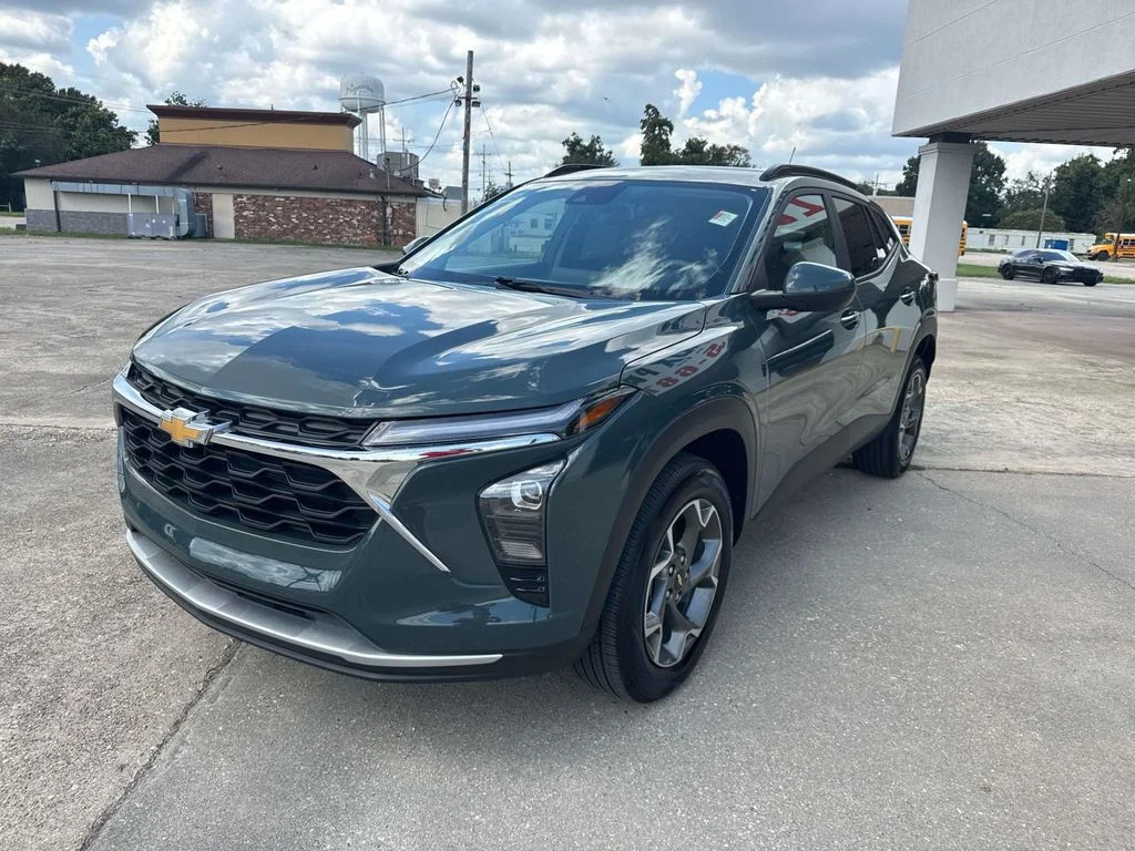 Used 2025 Gray Chevrolet LT image 8