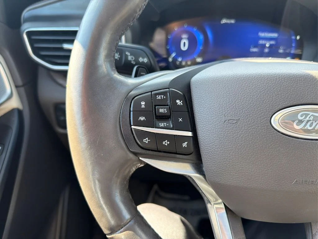 Used 2020 White Metallic Ford Platinum image 30