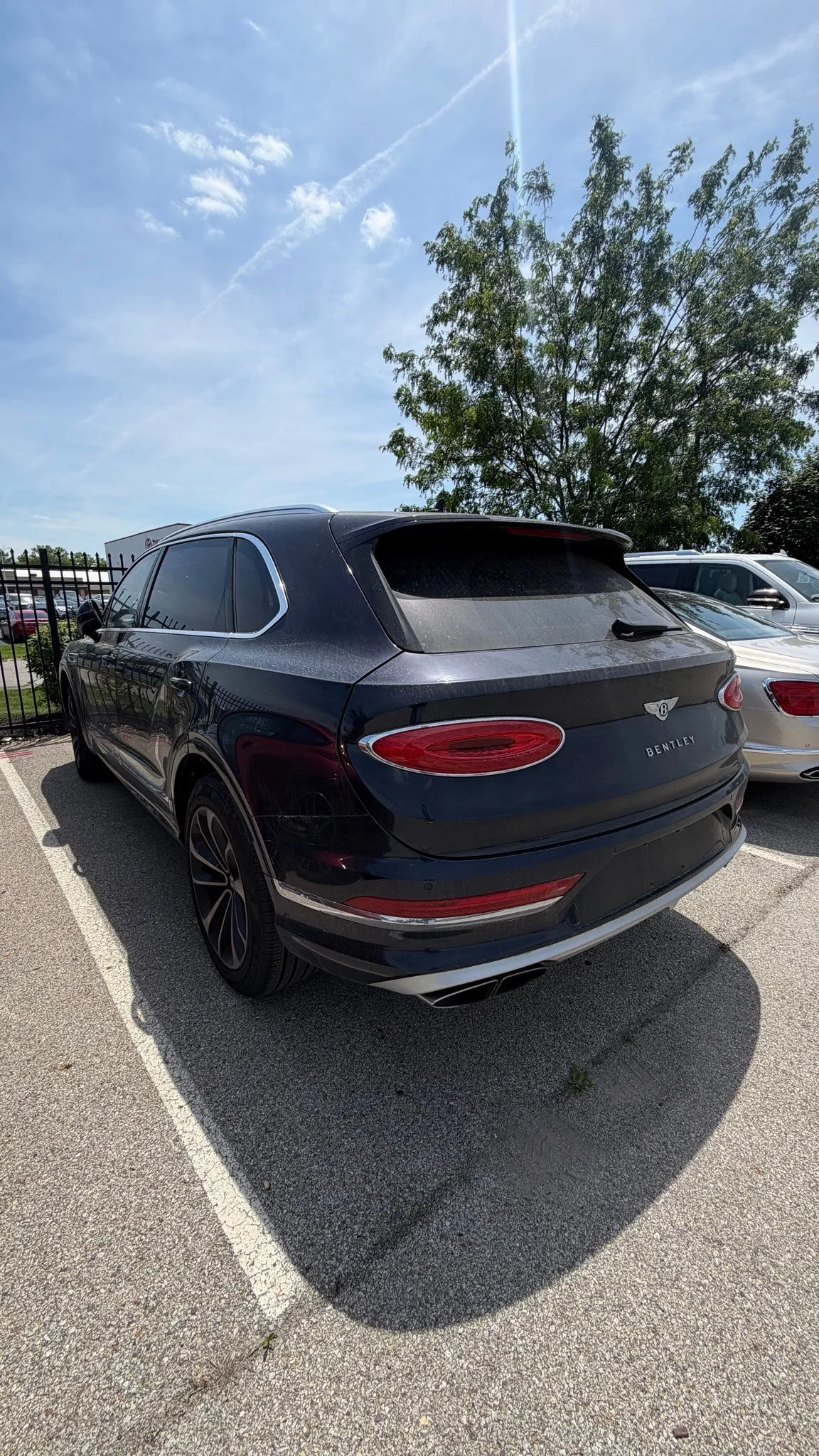 Used 2023  Bentley  image 4