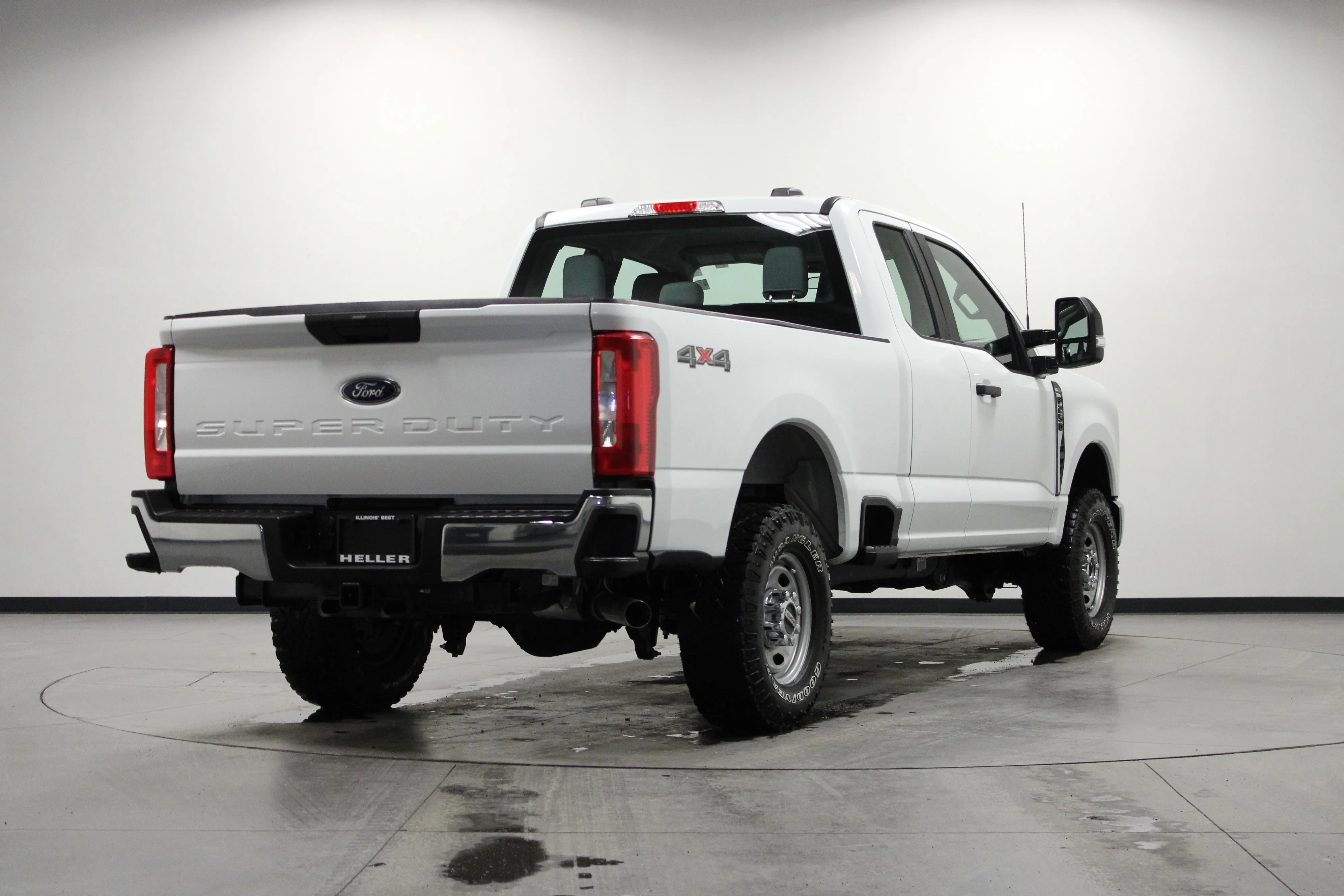 Used 2024 Oxford White Ford XL image 4