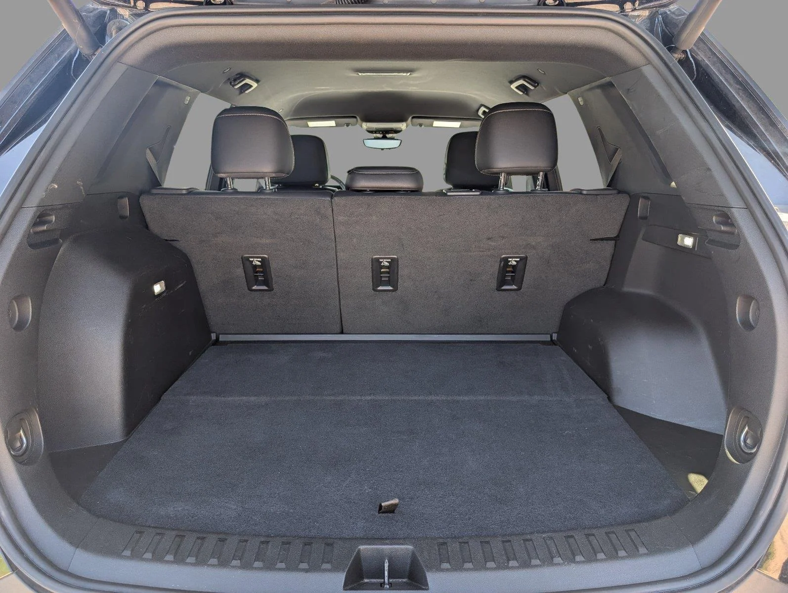 Used 2025 Mosaic Black Metallic Chevrolet LT image 5