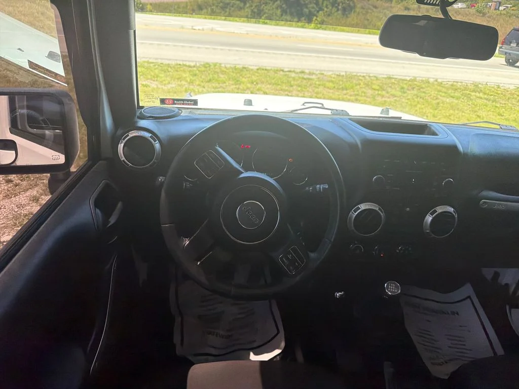 Used 2016 White Jeep Unlimited Sahara image 13