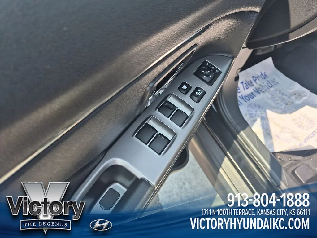 Used 2024  Mitsubishi 2.0 SE image 12