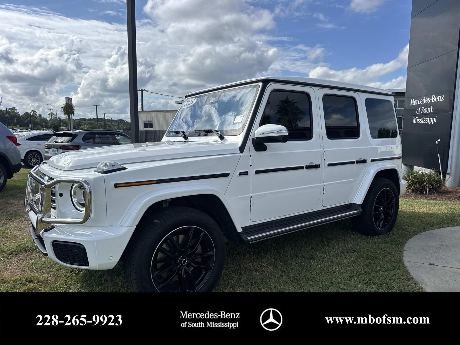 Certified Used 2025  Mercedes-Benz G 550 image 1