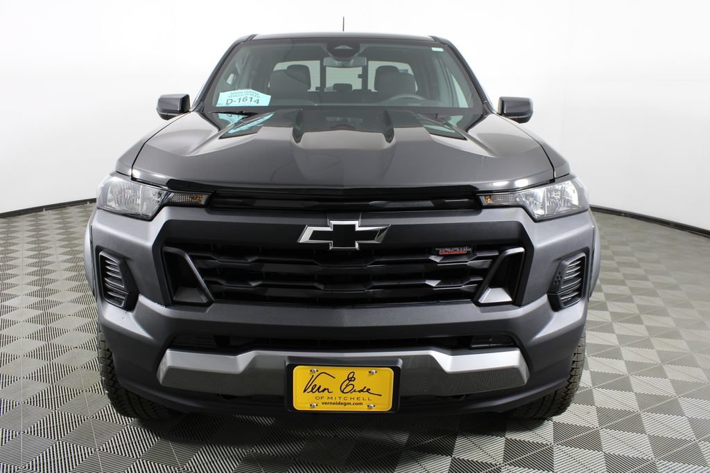 2026 Chevrolet Colorado Trail Boss - Photo 2