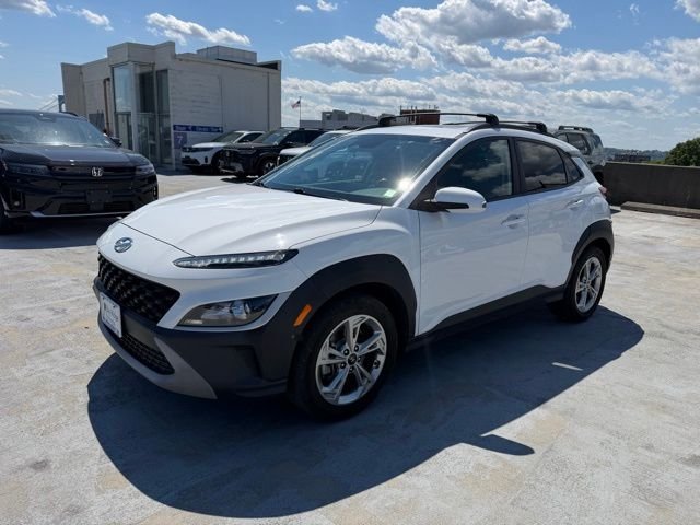 Used 2023 White Hyundai SEL image 3