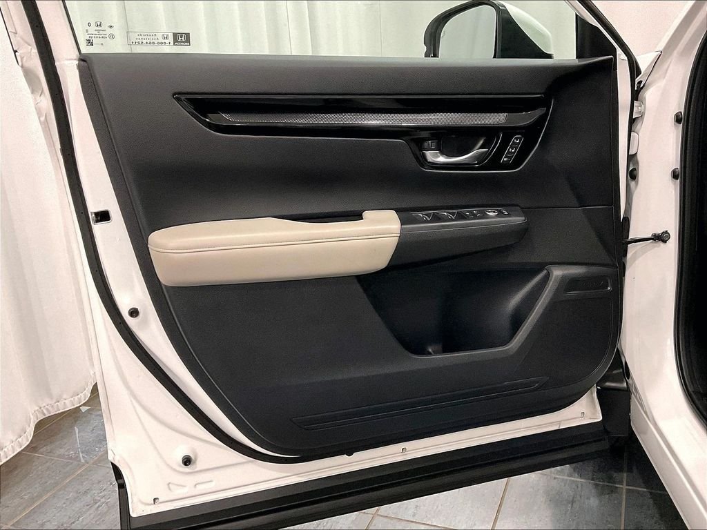 Used 2025 Platinum White Pearl Honda EX-L image 9