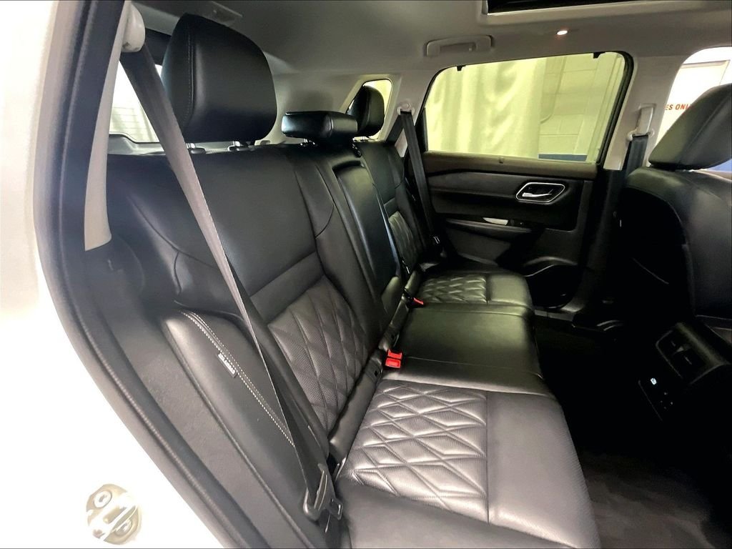 Used 2023 White Nissan Platinum image 16