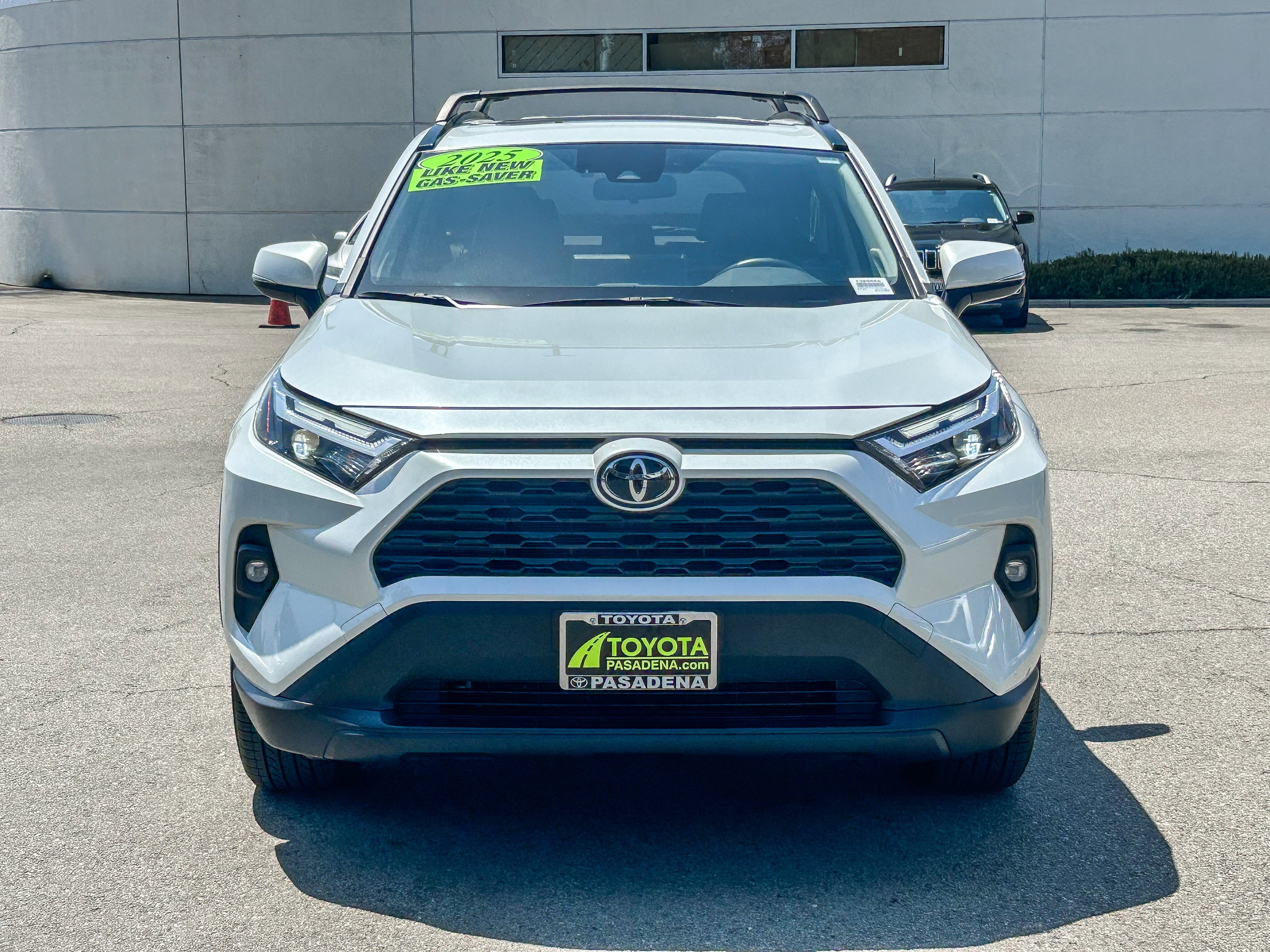 Used 2025 WIND CHILL PEARL TOYOTA TRUCK XLE PREMIUM image 2