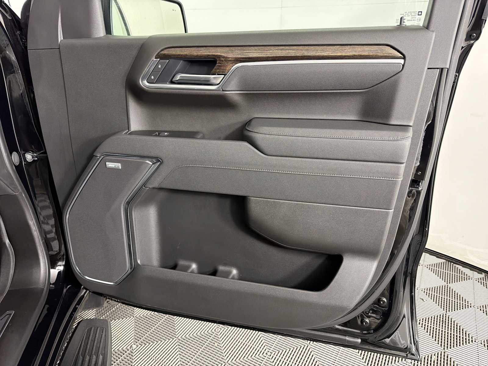 New 2026 Onyx Black GMC Elevation image 12
